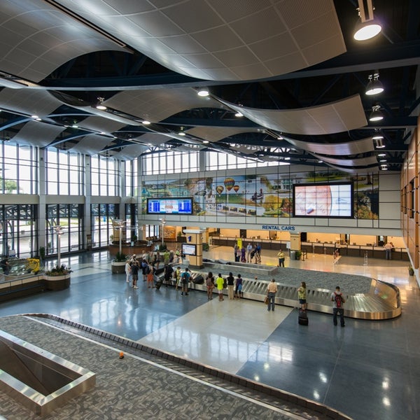 รูปภาพถ่ายที่ Huntsville International Airport (HSV) โดย Huntsville International Airport (HSV) เมื่อ 7/14/2014