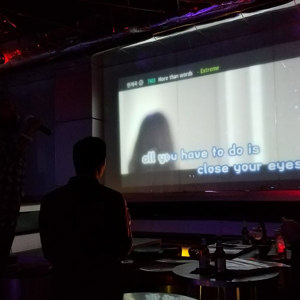 Das Foto wurde bei Chorus Karaoke &amp; Lounge von Alison P. am 9/9/2017 aufgenommen