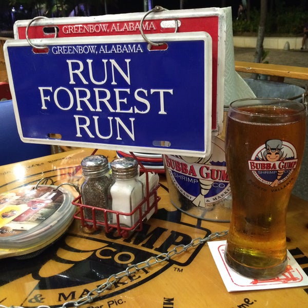 Photo taken at Bubba Gump Shrimp Co. by Cinthya R. on 8/31/2015