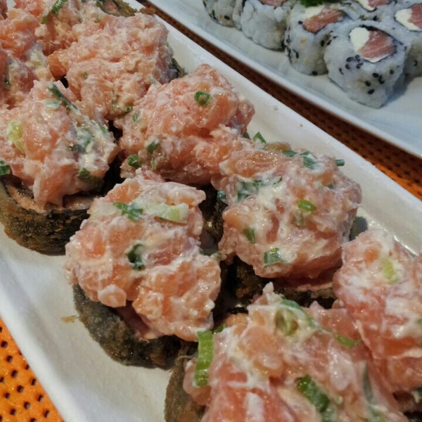 รูปภาพถ่ายที่ Sushi Garden โดย Jean d. เมื่อ 2/21/2013