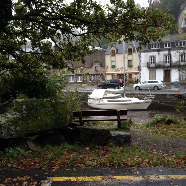 รูปภาพถ่ายที่ La Chaumiere Roz-Aven โดย Philippe C. เมื่อ 11/11/2013