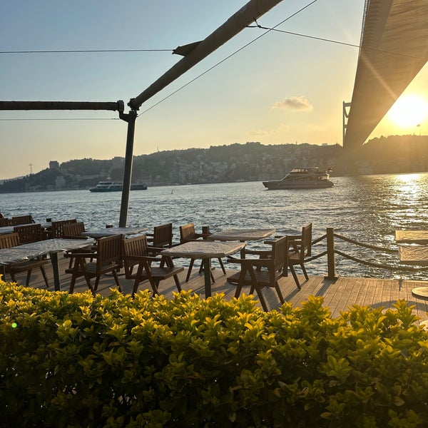 Foto tomada en Lacivert Restaurant  por Sıdıka el 4/11/2024