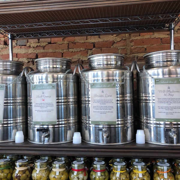 Photo taken at EVOO Marketplace-Denver-Olive Oils and Aged Balsamics by Xin R. on 8/6/2018