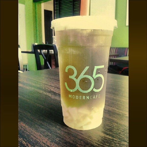 รูปภาพถ่ายที่ 365 Modern Cafe โดย Saira G. เมื่อ 8/22/2013