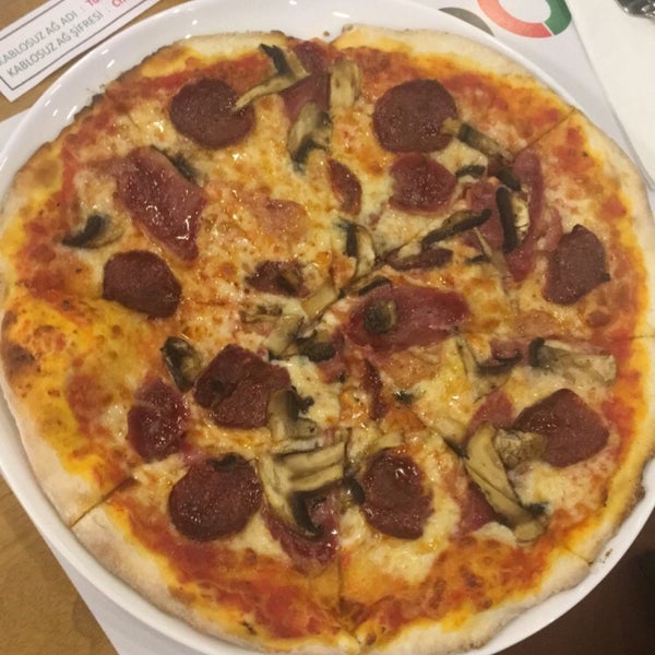 10/27/2016 tarihinde Ayça K.ziyaretçi tarafından Leonardo İtalian Pizzeria'de çekilen fotoğraf