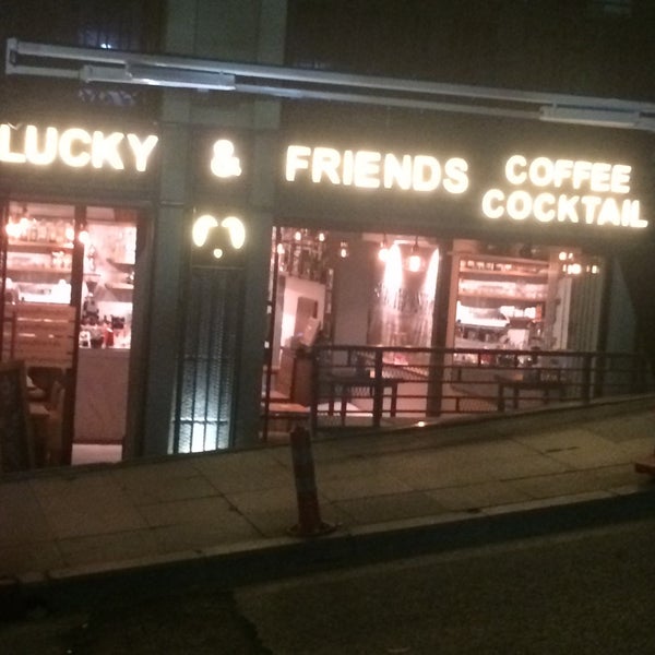 Das Foto wurde bei Lucky and Friends Coffee Cocktail von Anıl A. am 10/21/2017 aufgenommen
