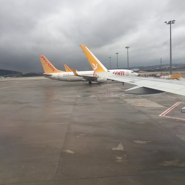 Foto tomada en Aeropuerto Internacional Sabiha Gökçen (SAW)  por Resul K. el 2/25/2018
