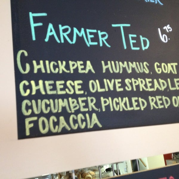 8/18/2013 tarihinde Ted F.ziyaretçi tarafından Blue Rooster Food Co.'de çekilen fotoğraf