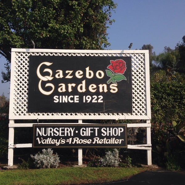 รูปภาพถ่ายที่ Gazebo Gardens โดย Patrick M. เมื่อ 11/8/2014