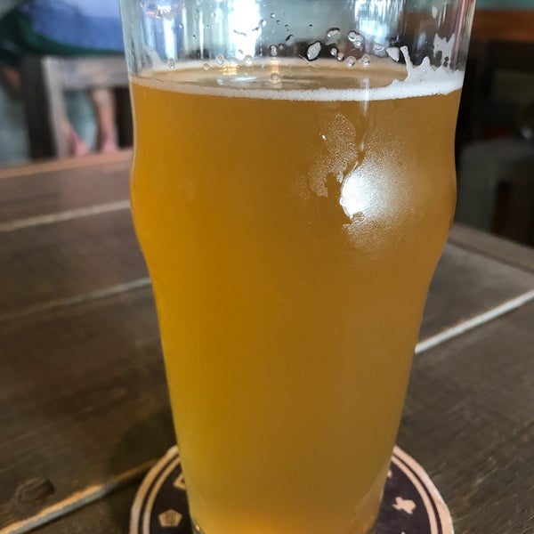 Foto tomada en Lakewood Growler  por Emily S. el 6/27/2019