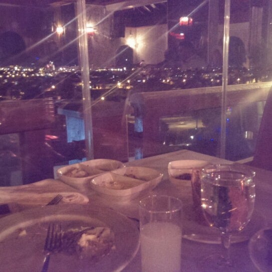 4/18/2014 tarihinde Özgür Ç.ziyaretçi tarafından Nihavend Şale Restaurant'de çekilen fotoğraf