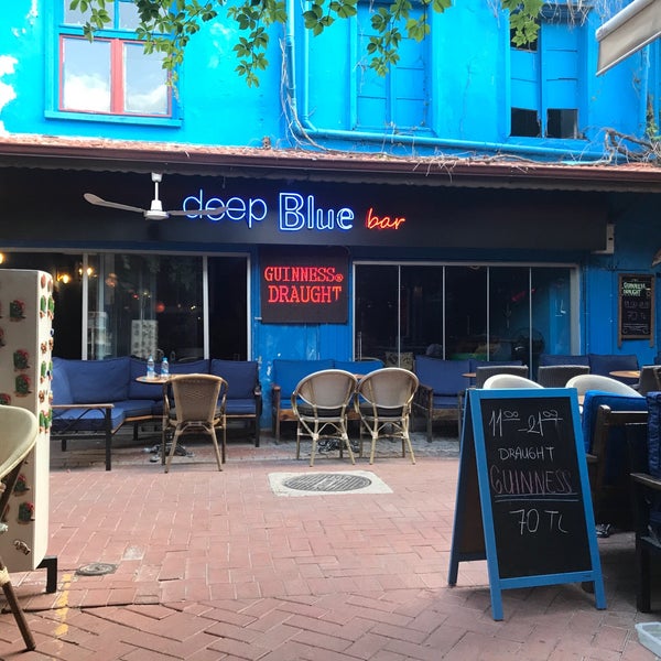 รูปภาพถ่ายที่ Deep Blue Bar โดย Catherine J. เมื่อ 6/24/2022