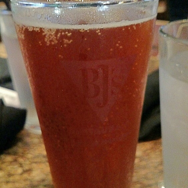 Photo taken at BJ&#39;s Restaurant &amp; Brewhouse by Charles P. on 7/14/2018
