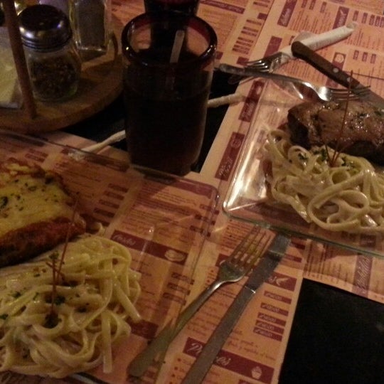 Adriano's Pizza Pasta & Vino Av. Cerro Gordo 3157