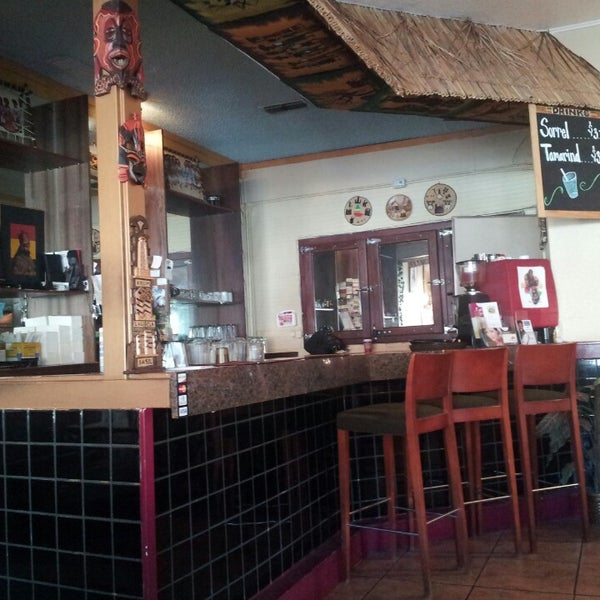 11/4/2013 tarihinde Bee M.ziyaretçi tarafından Queen Sheba Ethopian Restaurant'de çekilen fotoğraf
