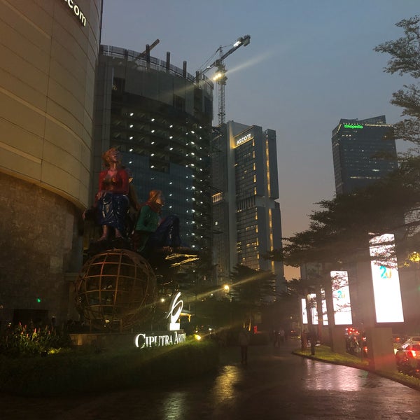 Dbs Bank Tower Ciputra World 1