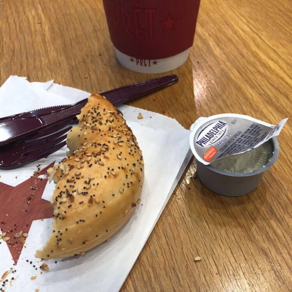 Photo taken at Pret A Manger by Qlosed . on 8/4/2018
