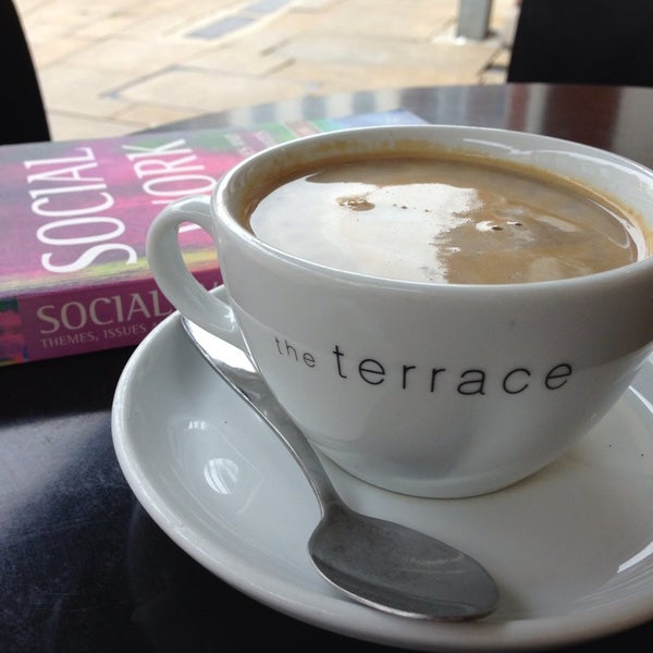 Foto tirada no(a) The Terrace Coffee Shop por Bessie T. em 9/21/2013