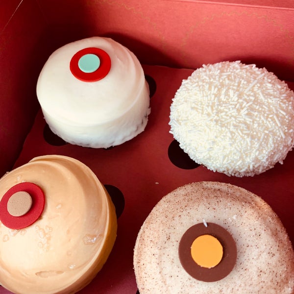 Photo taken at Sprinkles Newport Beach Cupcakes by Cyn R. on 3/29/2019