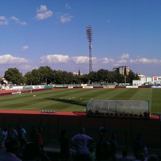 Foto tirada no(a) Стадион Берое (Beroe Stadium) por Dian V. em 7/18/2013