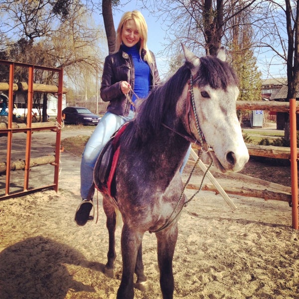Foto tomada en Конный клуб &quot;Lucky Horse&quot;  por Ekaterina Z. el 3/27/2014