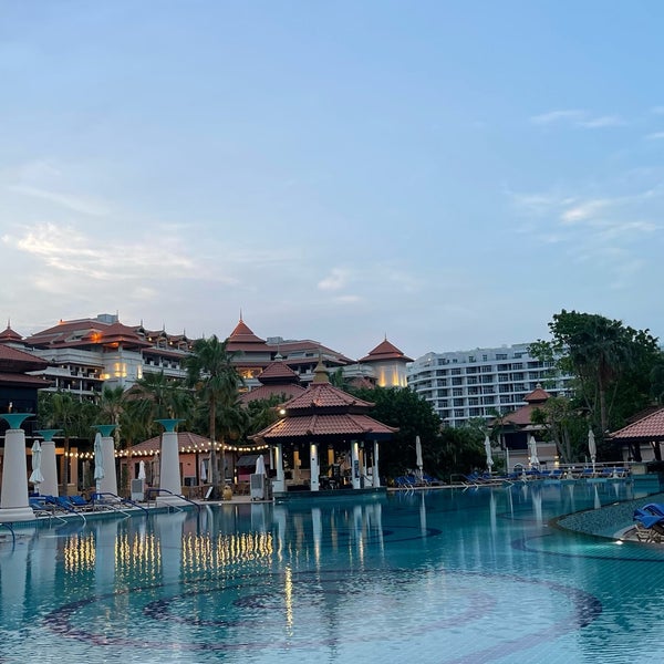 Photo taken at Anantara The Palm Dubai Resort by Ri on 5/24/2023