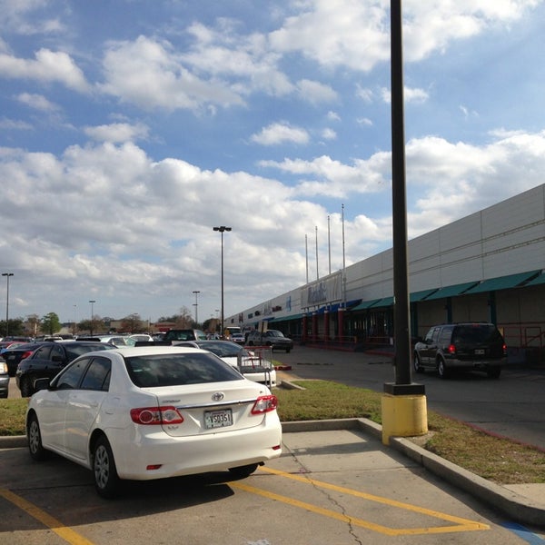 Elmwood Shopping Center Shopping Plaza in Harahan