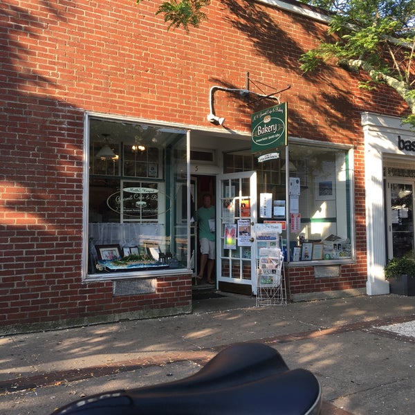 Martha's Vineyard Gourmet Cafe & Bakery Bakery in Oak Bluffs