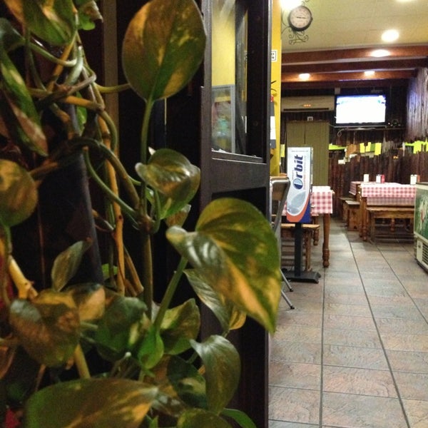 รูปภาพถ่ายที่ La Perrera Restaurante โดย M.Mario P. เมื่อ 9/11/2013