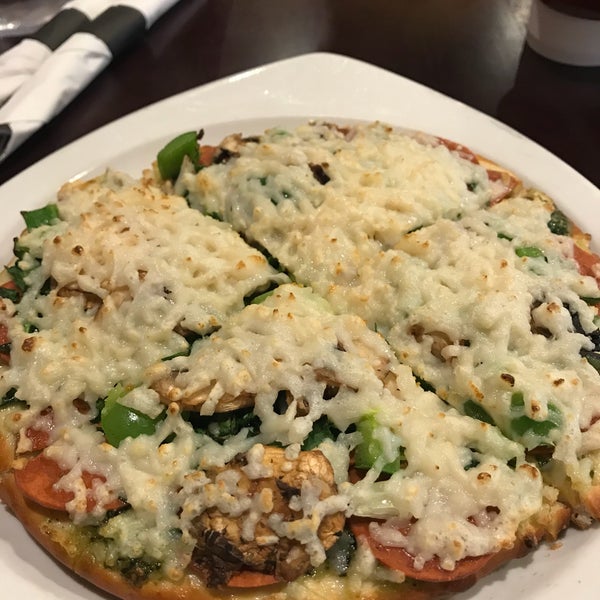 Foto tomada en Poppy&#39;s Pizza &amp; Grill  por Kimberly el 3/18/2018