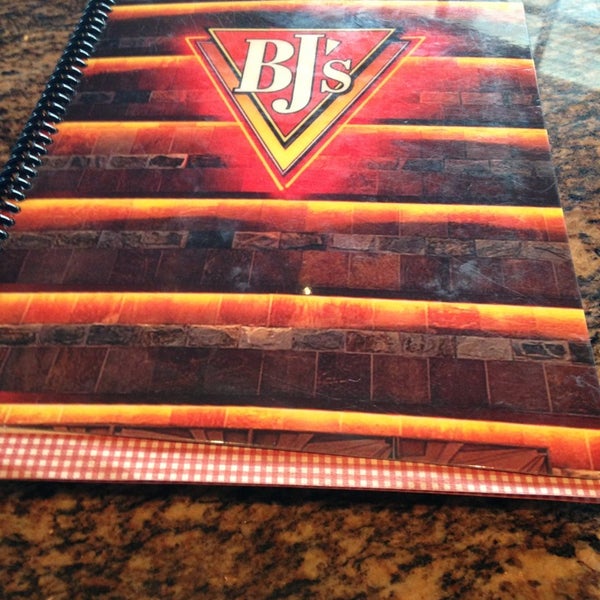 Foto tomada en BJ&#39;s Restaurant &amp; Brewhouse  por Michelle C. el 7/27/2013