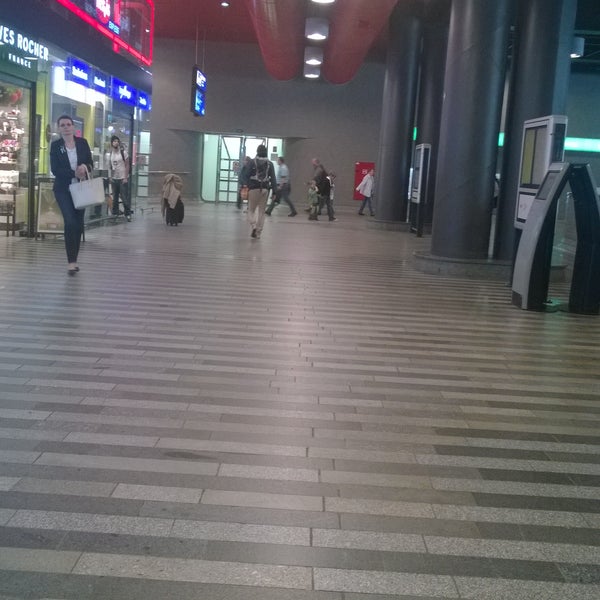 Foto tirada no(a) Praha hlavní nádraží por Mohamed S. em 5/14/2015