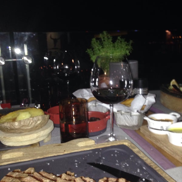 รูปภาพถ่ายที่ Steak &amp; Bar โดย İlknur เมื่อ 7/5/2016