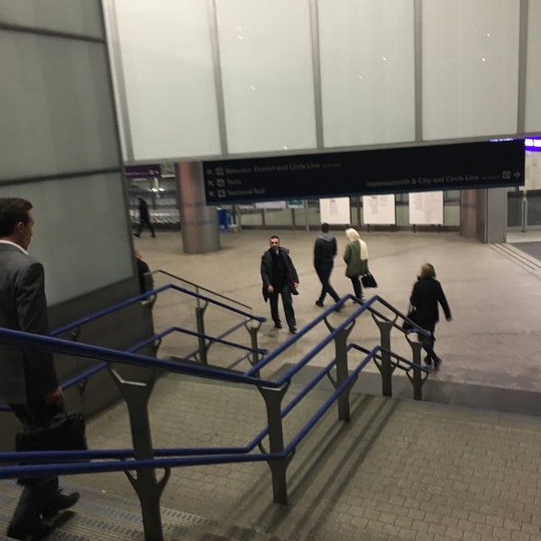 Das Foto wurde bei Paddington London Underground Station (Hammersmith &amp; City and Circle lines) von Richard M. am 10/18/2016 aufgenommen