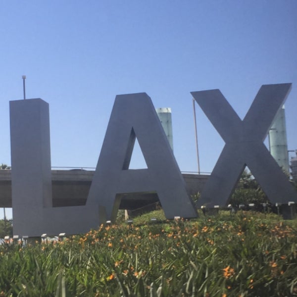 Снимок сделан в Международный аэропорт Лос-Анджелес (LAX) пользователем Rick S. 9/18/2015