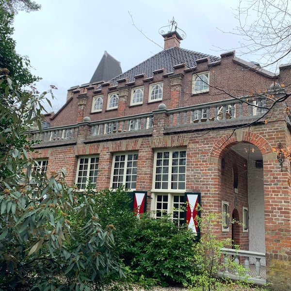 Foto diambil di Kasteel Kerckebosch oleh Alwin Z. pada 4/7/2022