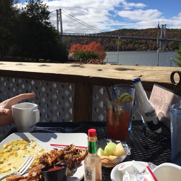 The chowder and brunch menu is good, also offers a great view of the Hudson River