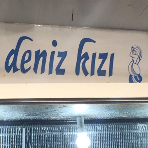 Photo taken at Deniz Kızı Balık Evi by Ozan on 10/12/2015