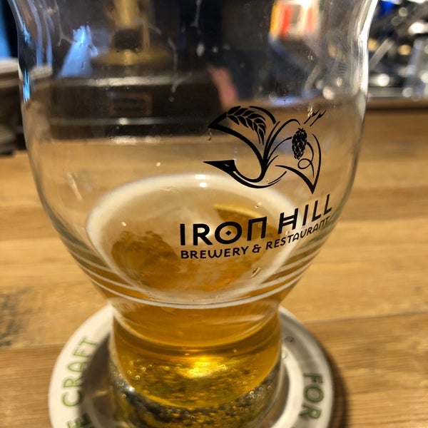 Снимок сделан в Iron Hill Brewery &amp; Restaurant пользователем Michael 11/24/2019