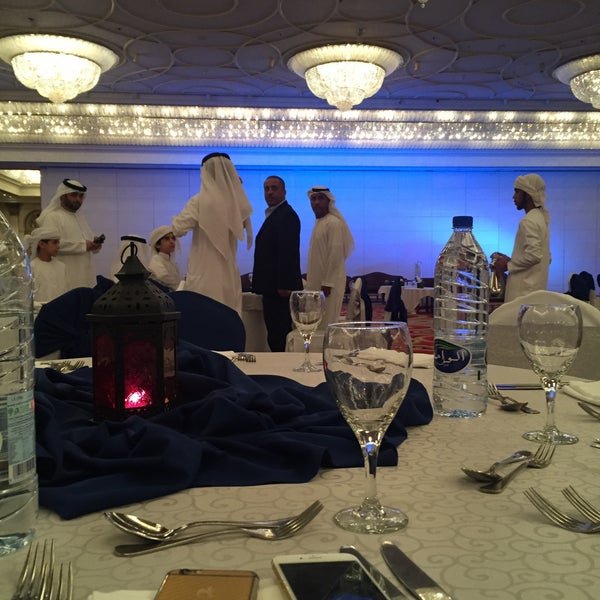 Photo taken at JW Marriott Hotel Dubai by İbrahim on 8/13/2015