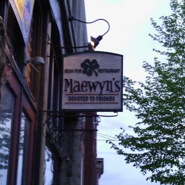Photo taken at Maewyn&#39;s Irish Pub &amp; Restaurant by Tony R. on 5/3/2014