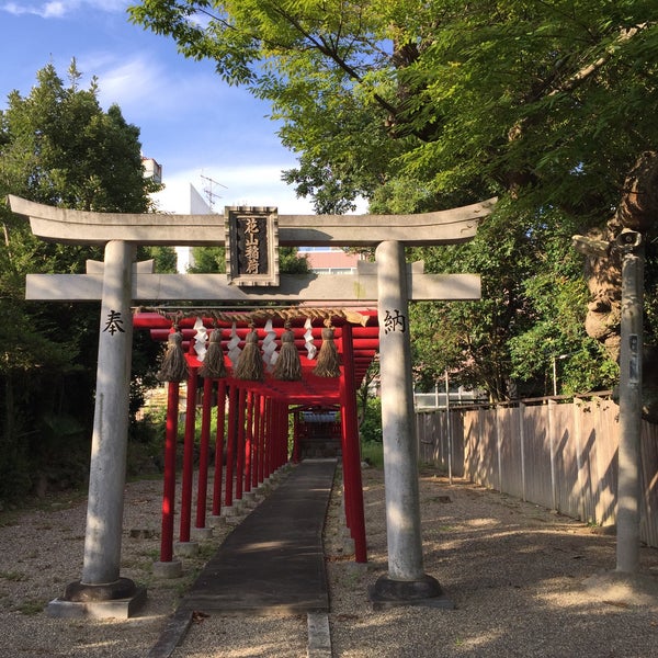 Photos At 花山稲荷 一身田町679
