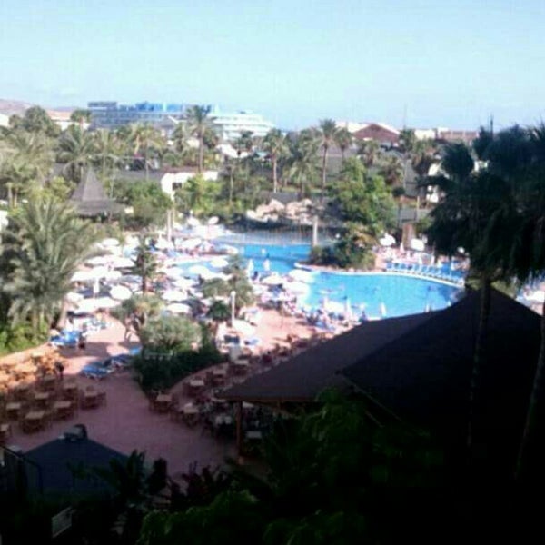 Photo taken at Hotel Best Tenerife by Laura O. on 7/20/2015