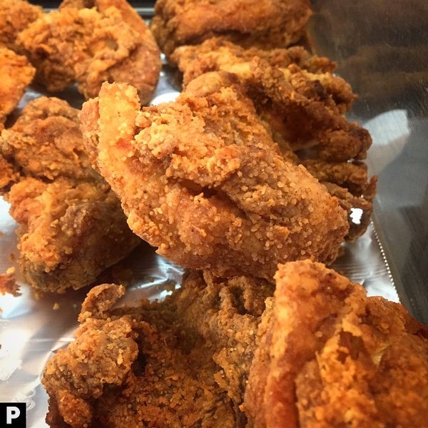 Photo taken at Charles&#39; Country Pan Fried Chicken by Kerry C. on 5/4/2015