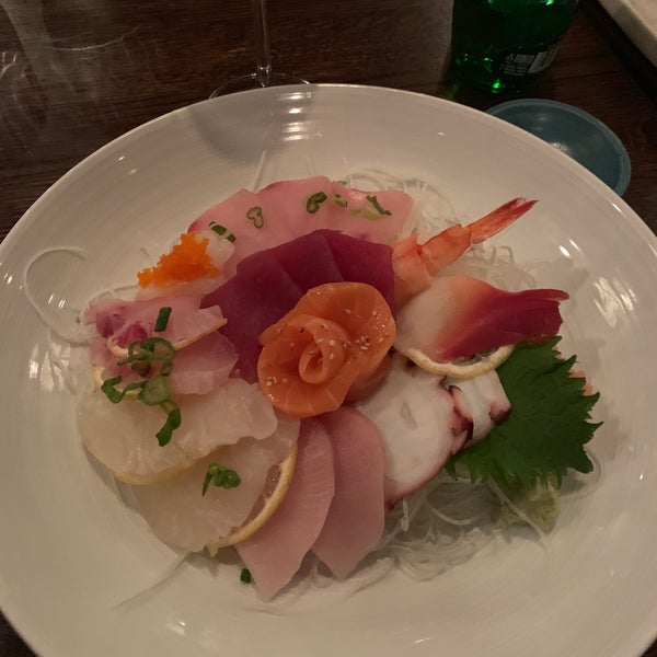 Photo taken at Coast Sushi &amp; Sashimi by martín g. on 11/21/2018