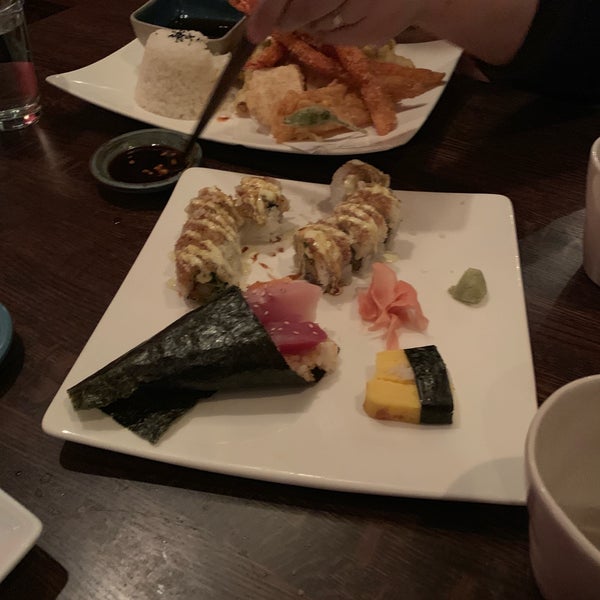 Foto tirada no(a) Coast Sushi &amp; Sashimi por martín g. em 11/21/2018
