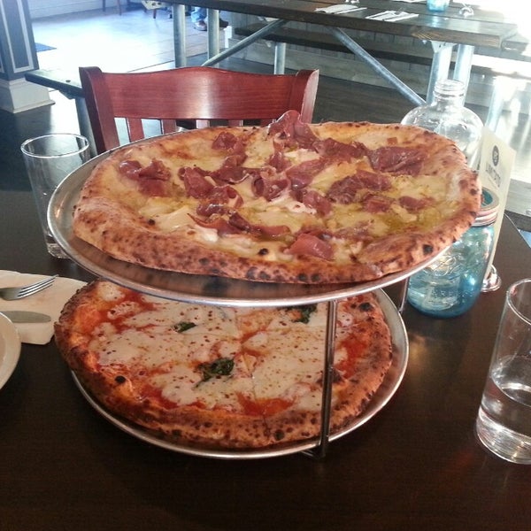 Foto diambil di Lombardi Pizza Co oleh Rodd C. pada 5/2/2014