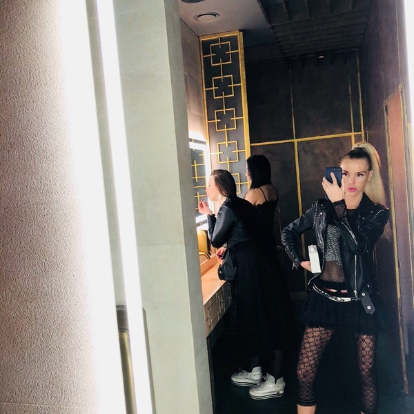 4/15/2018にIlona Z.がCHI by Decadence Houseで撮った写真