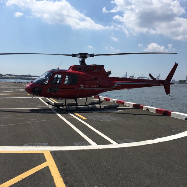 Foto tirada no(a) Liberty Helicopter Tours por Ozgur M. em 7/18/2016