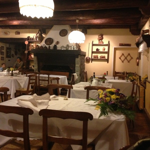7/6/2013 tarihinde Cuoca Paglia P.ziyaretçi tarafından Lago del Laux Hotel Ristorante'de çekilen fotoğraf